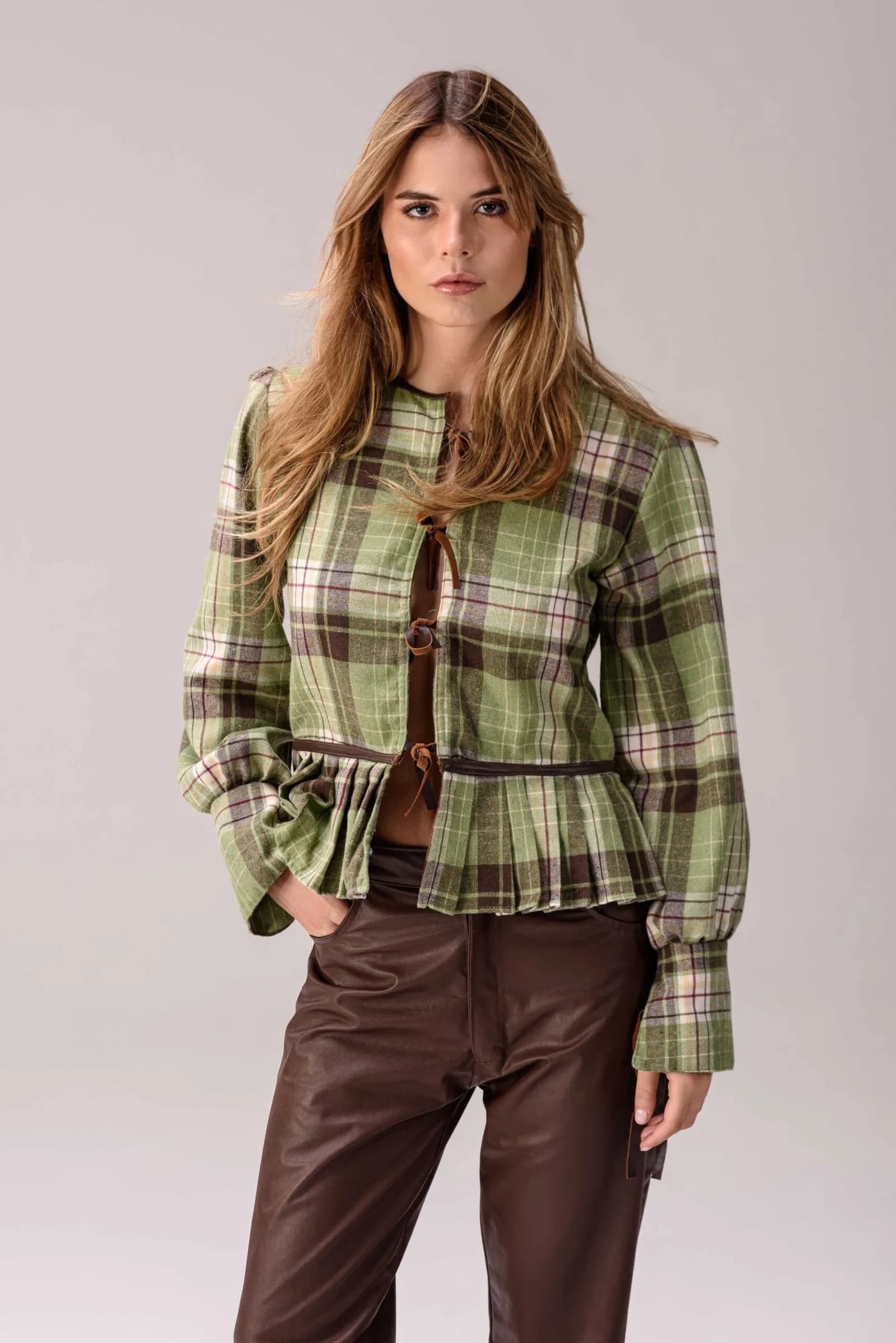 Blusa Herba (Tartán & cuero) — Camisas y blusas de cuero Marrón · BONA