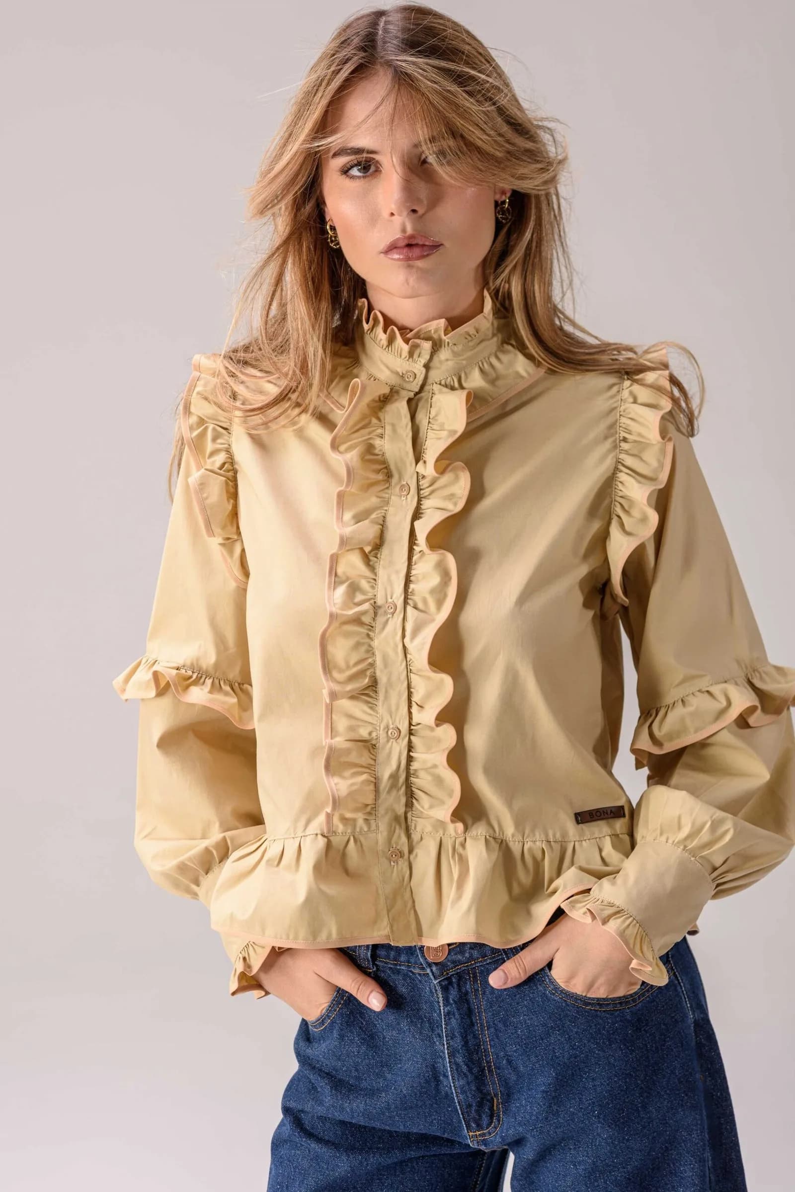 Camisa Rocío — Camisas y blusas Beige · BONA