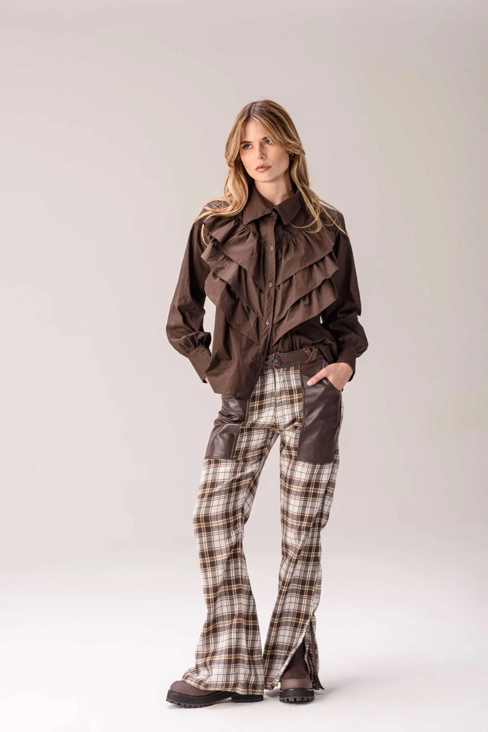 Pantalón Sur (Tartán y cuero) — Leather clothing de cuero Camel · BONA