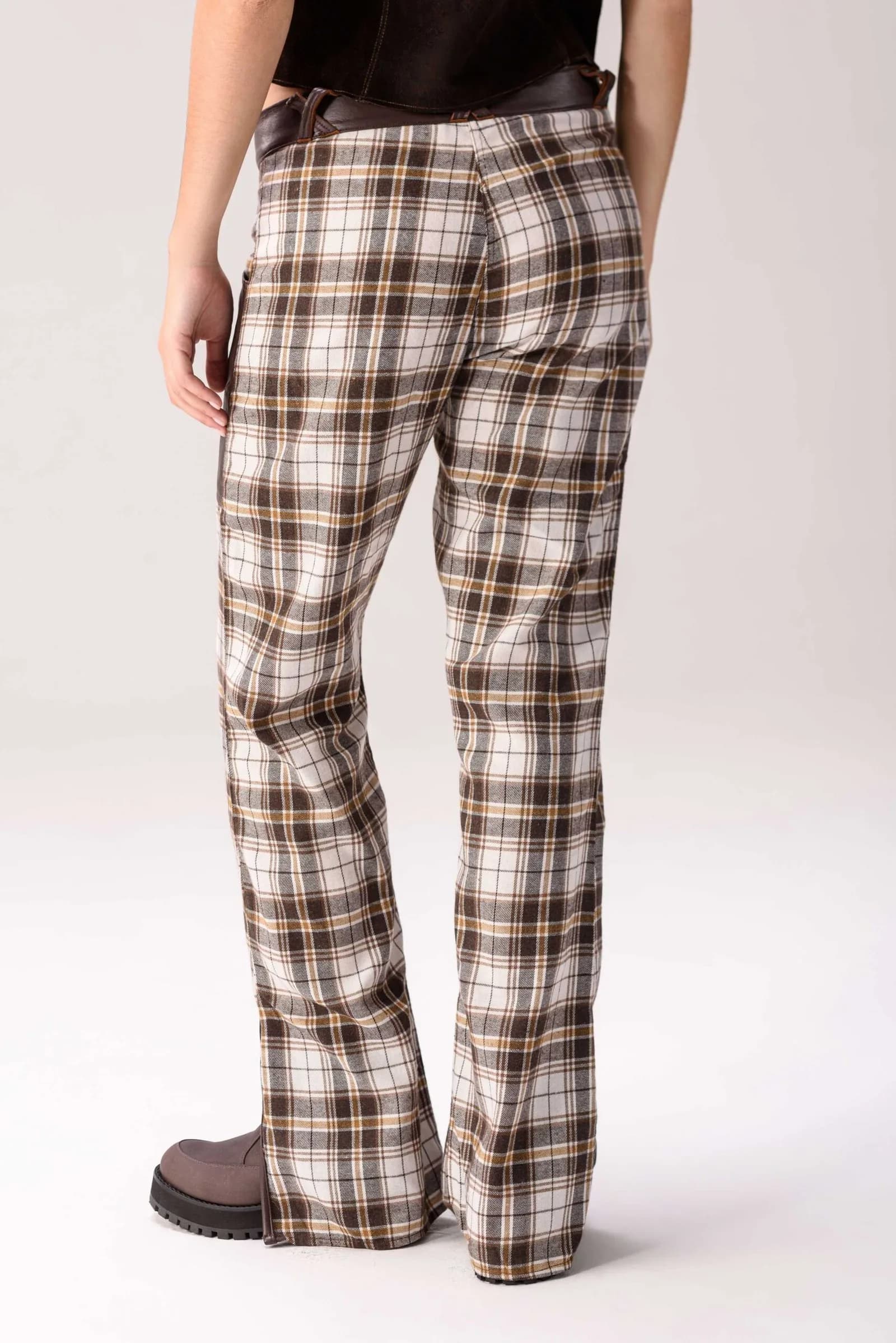 Pantalón Sur (Tartán y cuero) — Leather clothing de cuero Camel · BONA