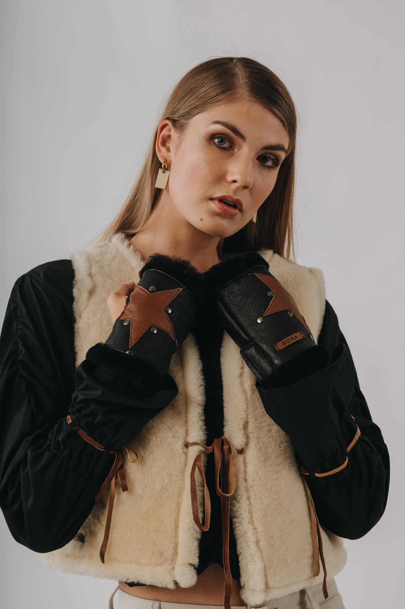 Guantes Gálata (Lana & Cuero) Negro con estrella en marron